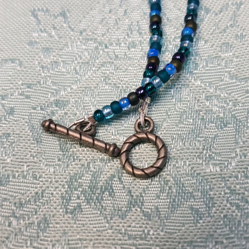 "PRICE DROP" Silver Toggle Blue Necklace! - Picture 3 of 3